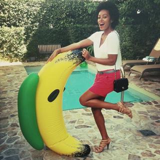 Solange feet photo thumbnail