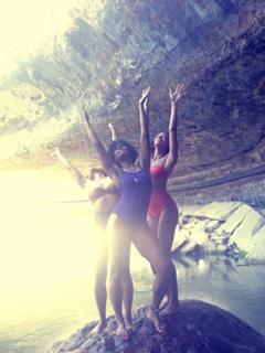 Solange feet photo thumbnail