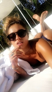 Sommer Ray feet photo thumbnail