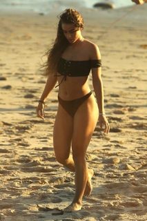 Sommer Ray feet photo thumbnail