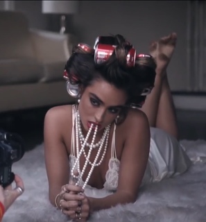 Sommer Ray feet photo thumbnail