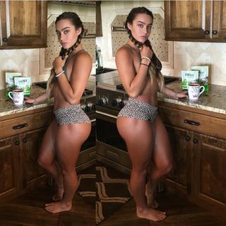 Sommer Ray feet photo thumbnail