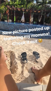 Sommer Ray feet photo thumbnail