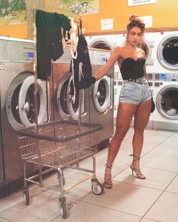 Sommer Ray feet photo thumbnail