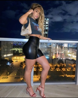Sommer Ray feet photo thumbnail