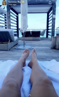 Sommer Ray feet photo thumbnail