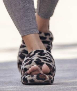 Sommer Ray feet photo thumbnail