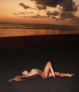 Sommer Ray feet photo thumbnail