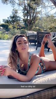 Sommer Ray feet photo thumbnail