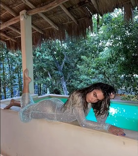 Sommer Ray feet photo thumbnail
