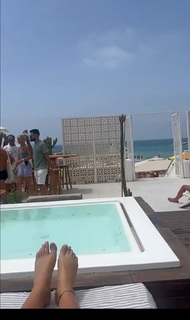 Sommer Ray feet photo thumbnail