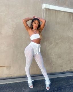 Sommer Ray feet photo thumbnail