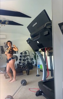 Sommer Ray feet photo thumbnail