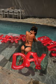 Sommer Ray feet photo thumbnail