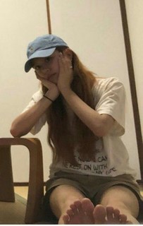 Son Chae-young feet photo thumbnail