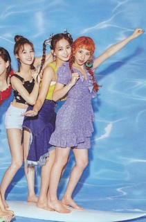 Son Chae-young feet photo thumbnail