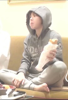 Son Chae-young feet photo thumbnail