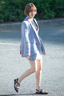 Son Chae-young feet photo thumbnail