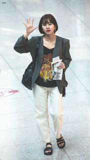 Son Chae-young feet photo thumbnail