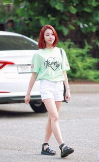 Son Chae-young feet photo thumbnail