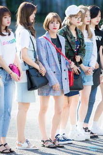 Son Chae-young feet photo thumbnail