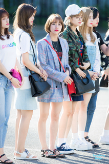 Son Chae-young feet photo thumbnail