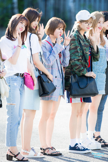 Son Chae-young feet photo thumbnail