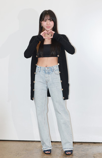 Son Chae-young feet photo thumbnail