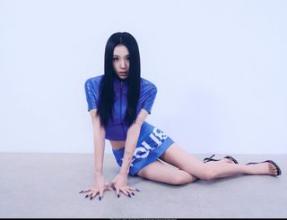 Son Chae-young feet photo thumbnail