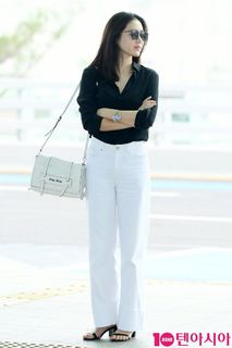 Son Ye-jin feet photo thumbnail