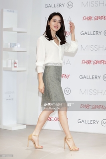 Son Ye-jin feet photo thumbnail