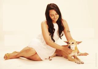 Sonakshi Sinha feet photo thumbnail