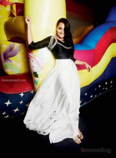 Sonakshi Sinha feet photo thumbnail