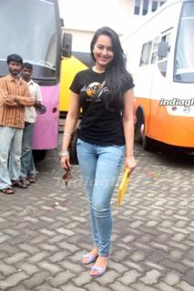 Sonakshi Sinha feet photo thumbnail