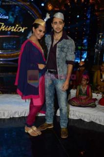 Sonakshi Sinha feet photo thumbnail