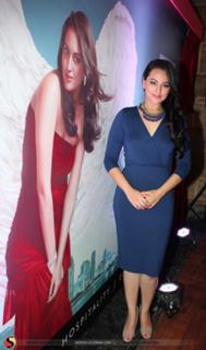 Sonakshi Sinha feet photo thumbnail