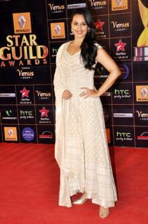 Sonakshi Sinha feet photo thumbnail