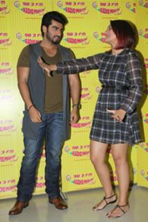 Sonakshi Sinha feet photo thumbnail