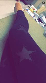 Sonakshi Sinha feet photo thumbnail