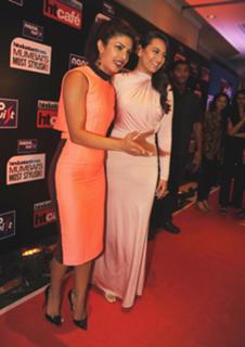 Sonakshi Sinha feet photo thumbnail