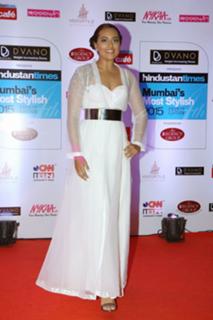 Sonakshi Sinha feet photo thumbnail