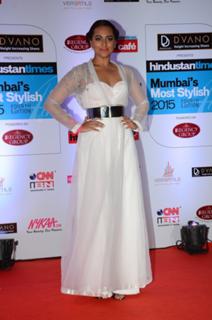 Sonakshi Sinha feet photo thumbnail
