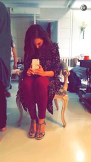 Sonakshi Sinha feet photo thumbnail