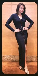 Sonakshi Sinha feet photo thumbnail