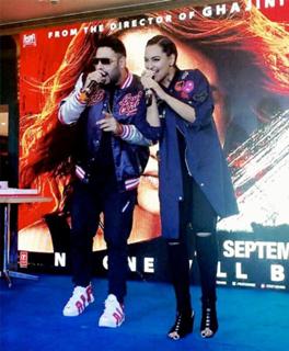Sonakshi Sinha feet photo thumbnail