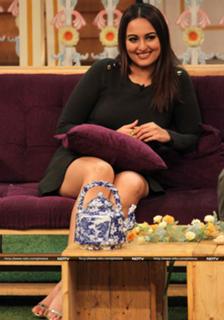 Sonakshi Sinha feet photo thumbnail