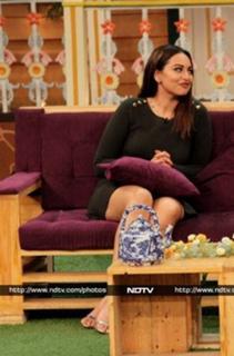 Sonakshi Sinha feet photo thumbnail