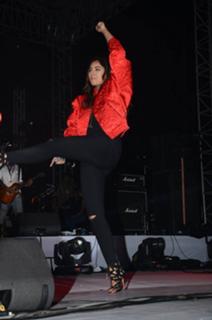 Sonakshi Sinha feet photo thumbnail