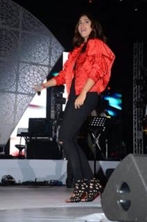 Sonakshi Sinha feet photo thumbnail