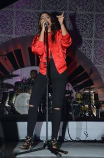 Sonakshi Sinha feet photo thumbnail